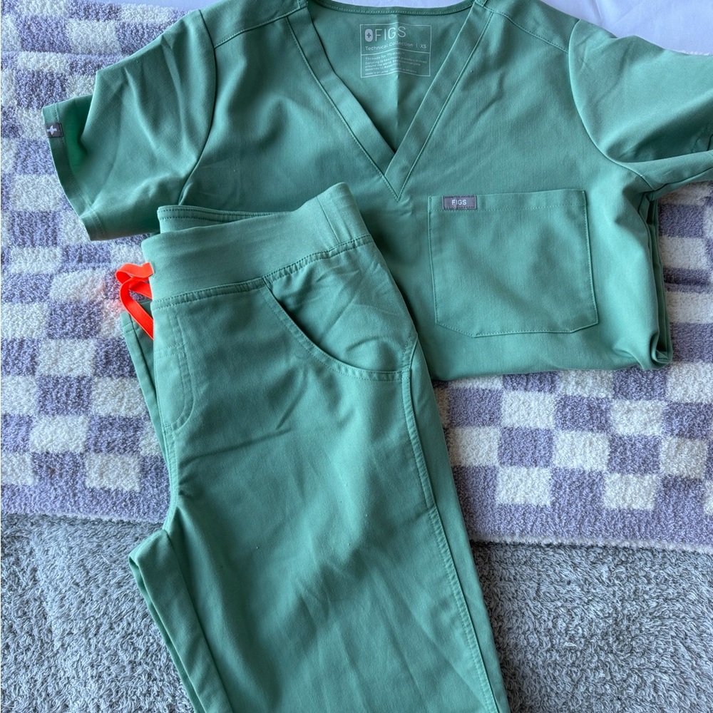 Figs Scrub top & bottoms